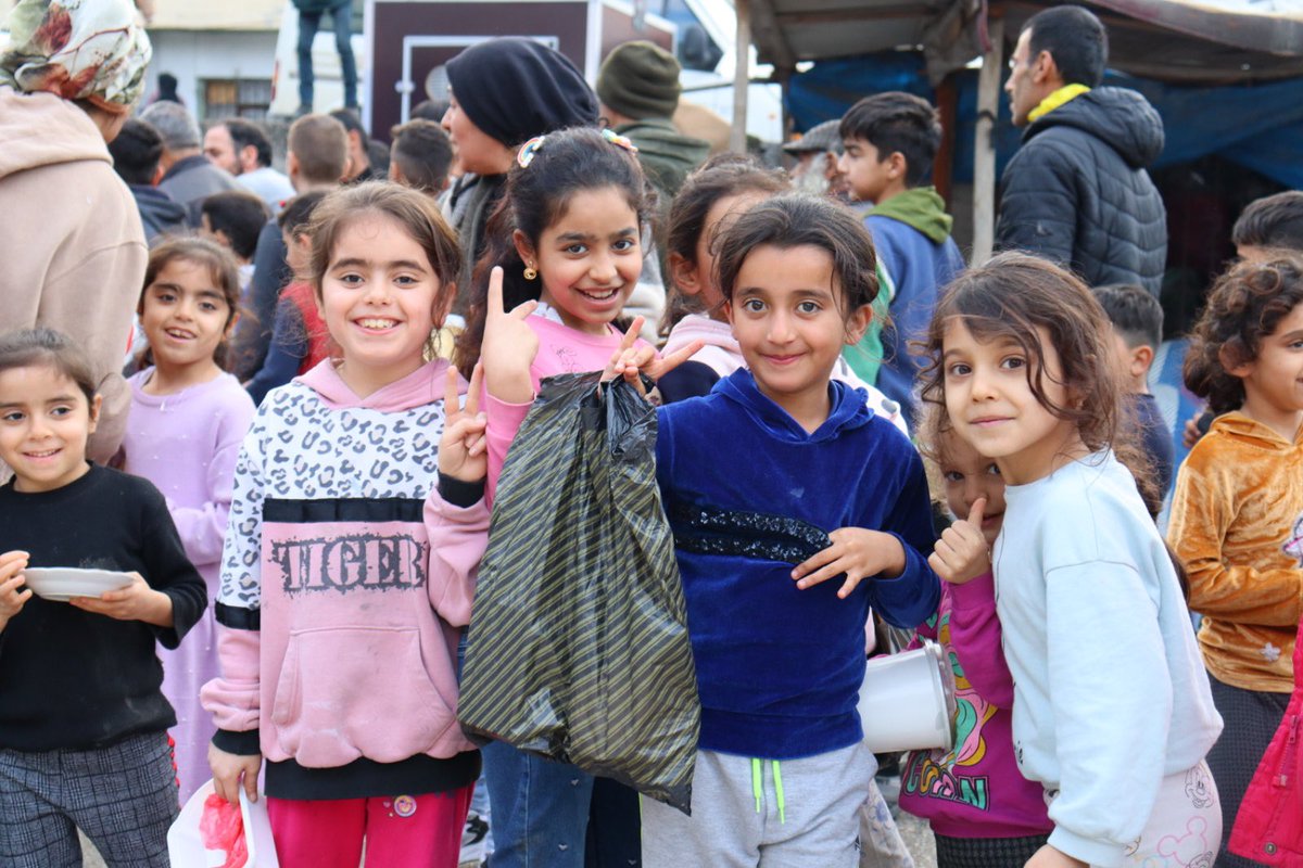 ❝Bir çocuk, bir çiçek gördüğün vakit
Gülerdi gözlerin, hatırlarmısın?❞

📸 Ramazan, 2024.