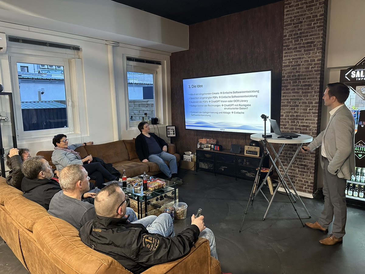 Here we go :)
<a href="/jochenkluger/">Jochen Kluger</a> ist gerade mit seinem Talk zu „AI in Unternehmen“ gestartet 🤙🏻