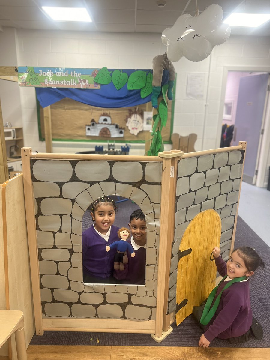 ThornburyPLA's tweet image. Our reception children are immersed in the story of the week, Jack and the beanstalk! What talented practitioners we have who are able to create such engaging environments for our children 👏 #EYTagteam