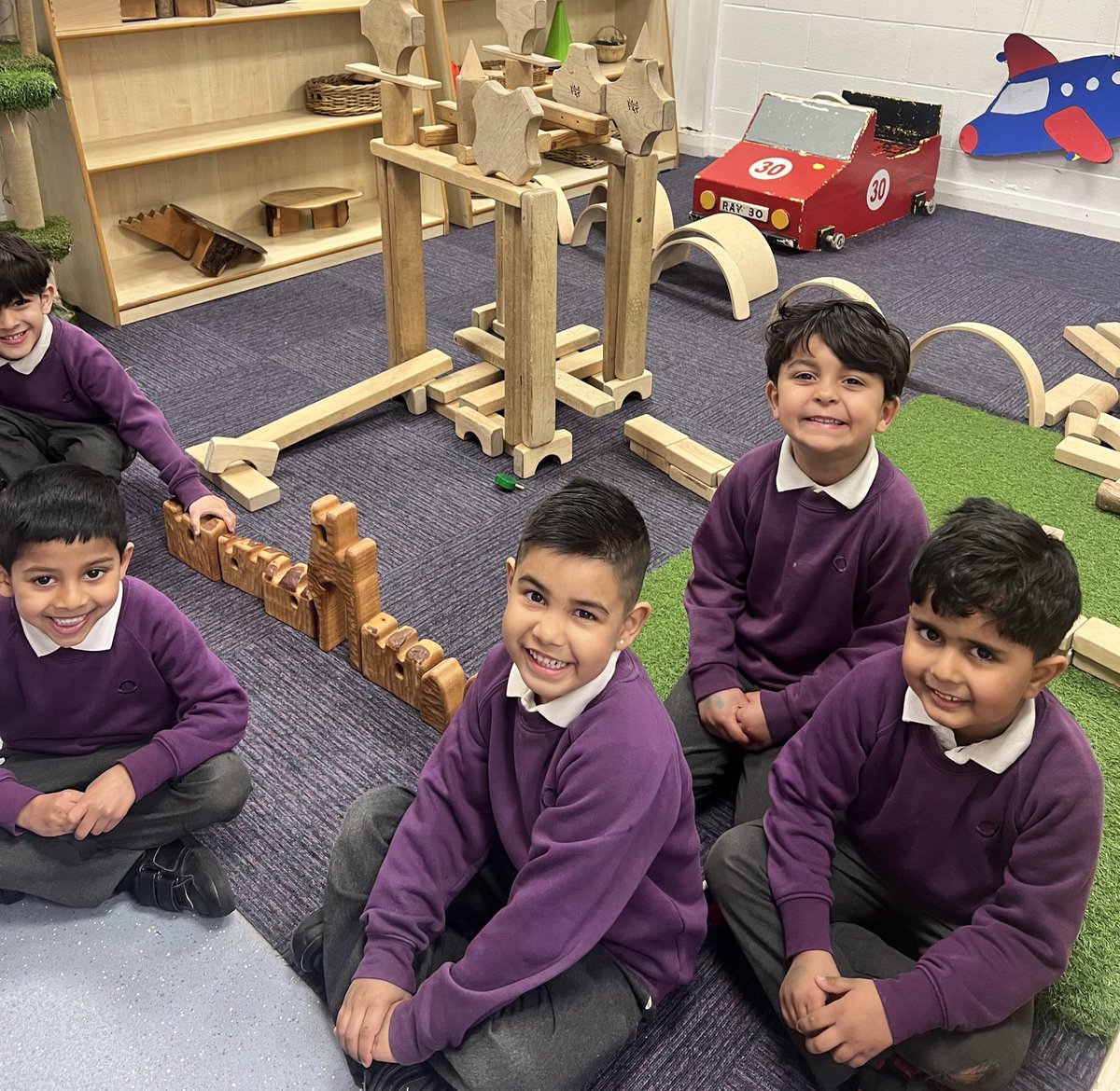 ThornburyPLA's tweet image. Our reception children are immersed in the story of the week, Jack and the beanstalk! What talented practitioners we have who are able to create such engaging environments for our children 👏 #EYTagteam