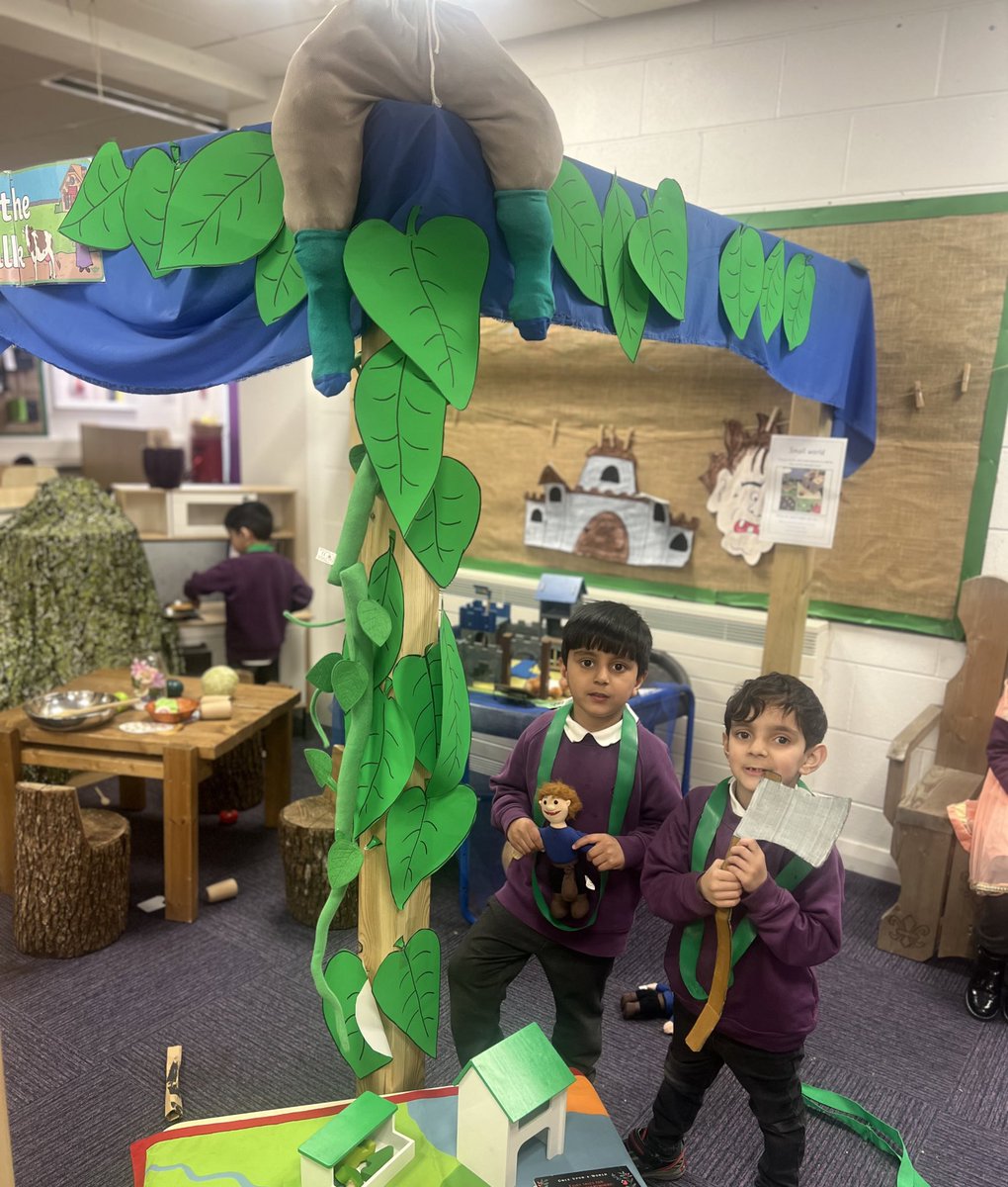 ThornburyPLA's tweet image. Our reception children are immersed in the story of the week, Jack and the beanstalk! What talented practitioners we have who are able to create such engaging environments for our children 👏 #EYTagteam