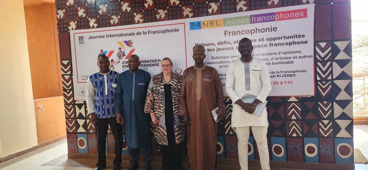 AmbCanBFA's tweet image. #JourneedelaFrancophonie célébrée à @Universite_JKZ #Mon20mars

#AUF, Commission nationale Francophonie 🇧🇫 &amp;amp; Ambassadeurs 🇨🇦🇹🇩🇲🇱 ont échangé sur valeurs, opportunités de la #Francophonie et #LangueFrançaise avec étudiants et jeunes leaders. ➕

Slam et théâtre sur #Desinformation
