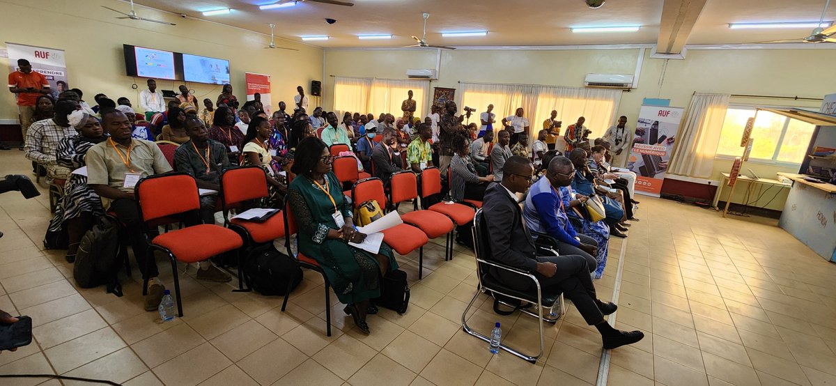 AmbCanBFA's tweet image. #JourneedelaFrancophonie célébrée à @Universite_JKZ #Mon20mars

#AUF, Commission nationale Francophonie 🇧🇫 &amp;amp; Ambassadeurs 🇨🇦🇹🇩🇲🇱 ont échangé sur valeurs, opportunités de la #Francophonie et #LangueFrançaise avec étudiants et jeunes leaders. ➕

Slam et théâtre sur #Desinformation