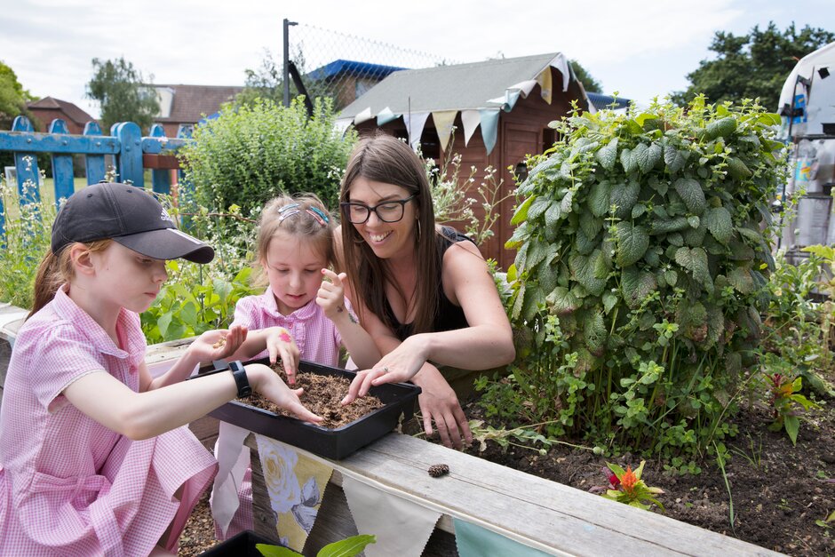 The Big Seed Sow is back! 🌱 This year it’s even bigger as part of our new Grow With It programme. Join us between Mon 29 April – Sun 12 May for a sowing celebration. Sign up to get your free celebration pack and seeds: rhs.org.uk/get-involved/g… #RHSGrowWithIt #RHSBigSeedSow