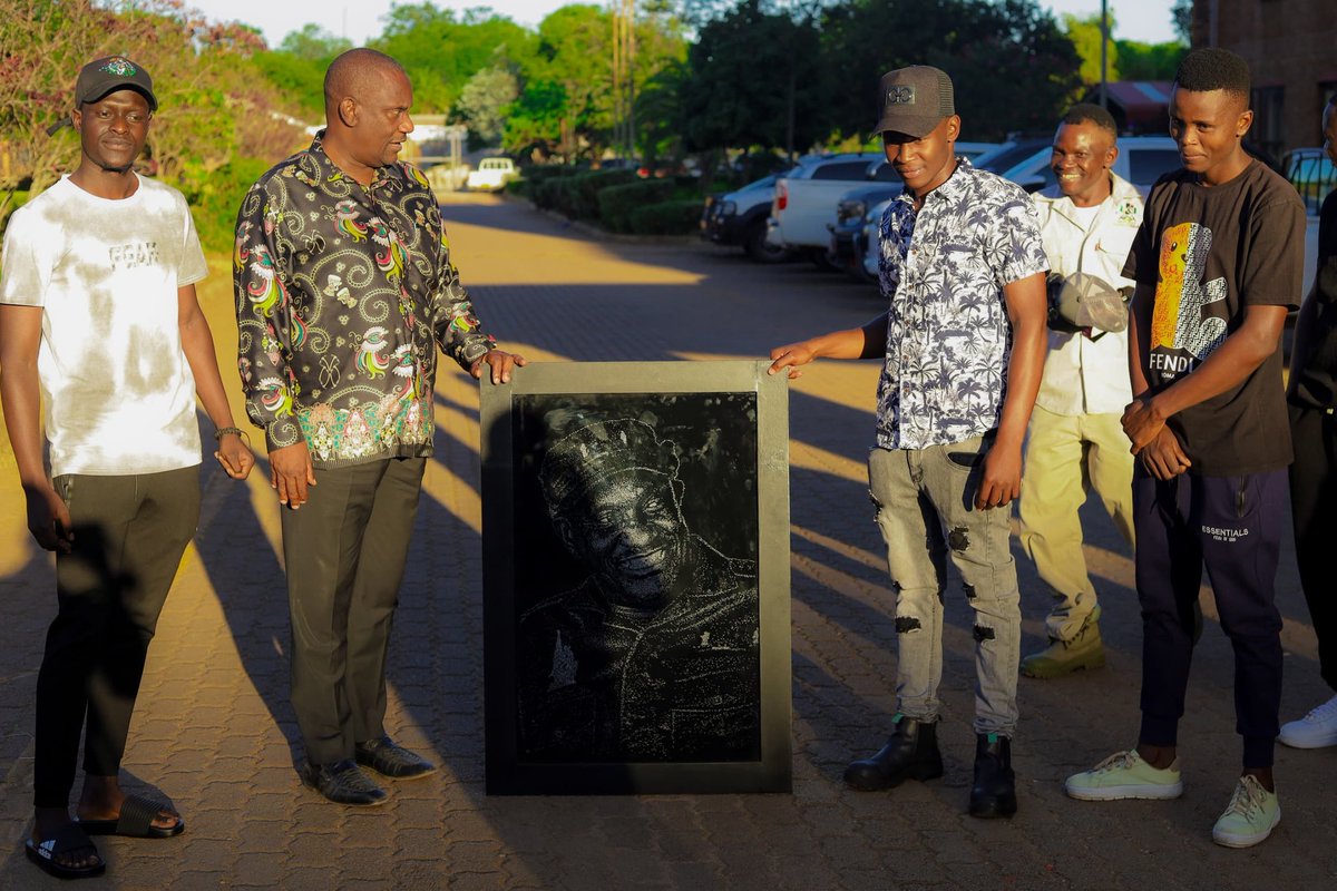 CMukungunugwa's tweet image. 🇿🇼The Gweru Youth extend heartfelt congratulations to Hon. Minister Owen Ncube Mudha on being recognized as the top performer of 2023! Your dedication and hard work stand as a beacon of excellence for our province. #GweruYouth #MidlandsProvince #DevolutionSuccess