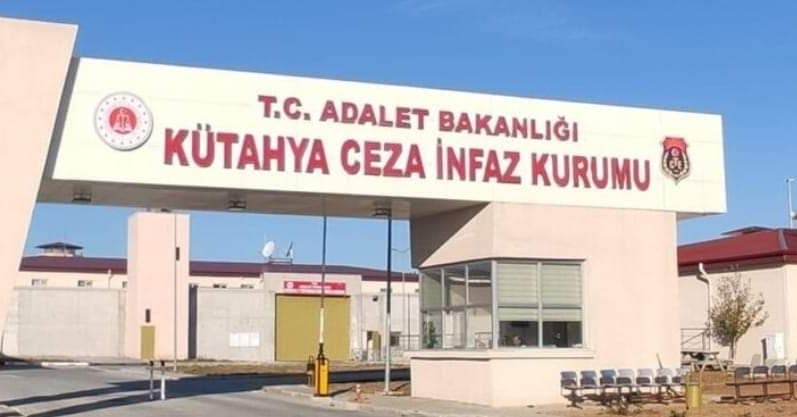 ṢU TAG'A BİR EL ATSAK GÜZEL İNSANLAR

KÜTAHYA CEZAEVİNDE NELER OLUYOR?

Kütahya Cezaevi'nde mahpus ve mahpus ziyaretçilerine yapılan insanlık dışı usulsüz üst aramalar devam ediyor.
Mahkum yakınları özellikle çocuklar görüşe gitmek istemediklerini söylüyor

KütahyaCİKte ZulümVar