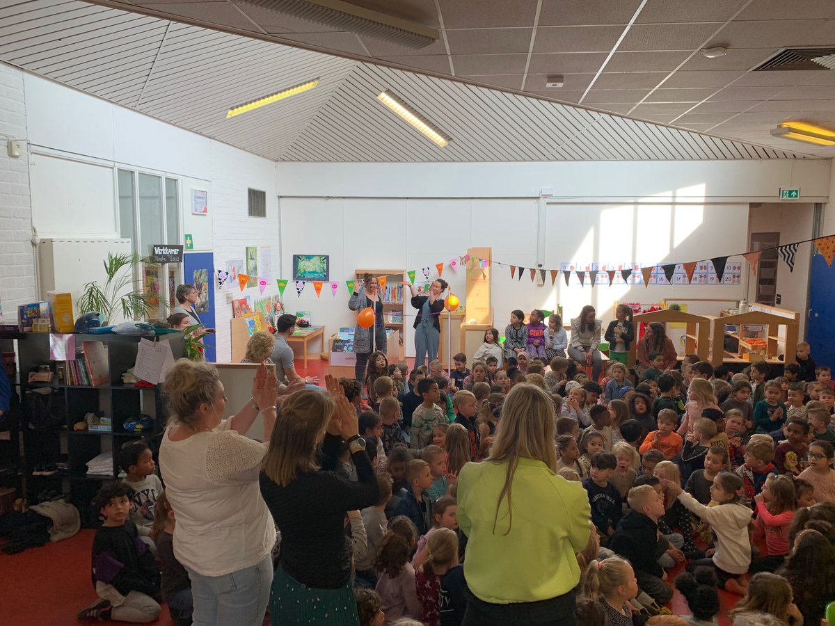 RoelZuidhof's tweet image. Feestelijke opening 2e officiële #bibliotheekopschool #dbos in #Nieuwegein #deschouw @kunstvanlezen @BiebNieuwegein