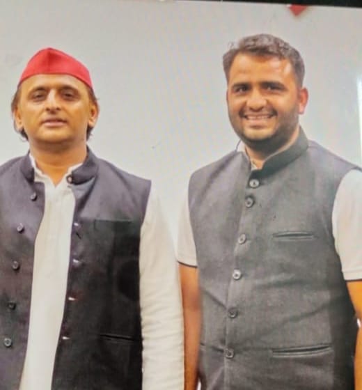 Bharat24Up's tweet photo. #Noida : समाजवादी पार्टी ने गोतम बुद्ध नगर सीट पर अपना लोकसभा प्रत्याशी बदला
अब समाजवादी पार्टी ने राहुल अवाना को दिया टिकट
#UttarPradesh #LokasabhaElection2024 #SamajwadiParty #RahulAwana #Bharat24Digital
@AhteshamFIN https://t.co/JVyyzncjmI