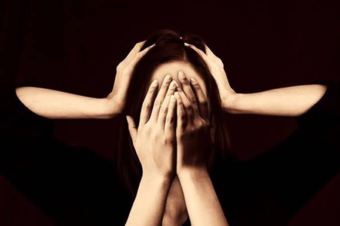 Çocuklara, kadınlara hayvanlara edilem zulum karşısında toplumsal bir duruş sergıleyemiyorız. İbadet güzellemesi ahlakı tamamen ortadan kaldırmiş.Canımız yanmayana kadar tepkisiz kalmanın adı da şükür olmuş.Niye iyi bir insan olma derdimiz yok? 
#CocukSusarSenSUSMA