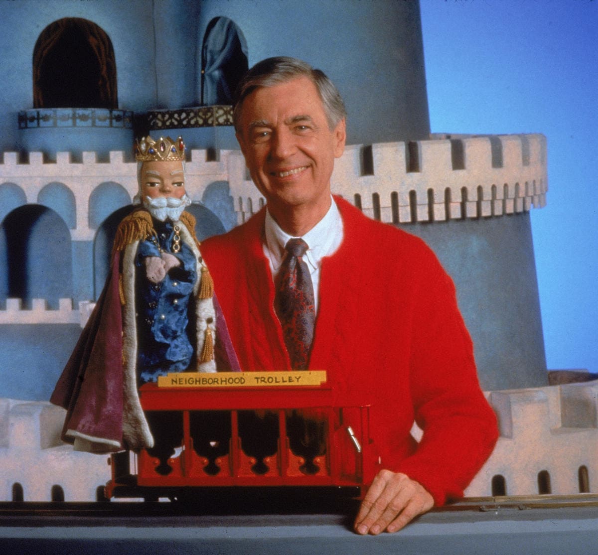 On this day, 96 yrs. ago, a wonderful person was born. It's such an honor to share his message of kindness in Mister Rogers' Gift of Music! To celebrate, I'm doing a PB critique #giveaway for 1 non-rhyme PB. Follow/RT & tag a friend to enter. @PageStreetKids @amandacalatzis