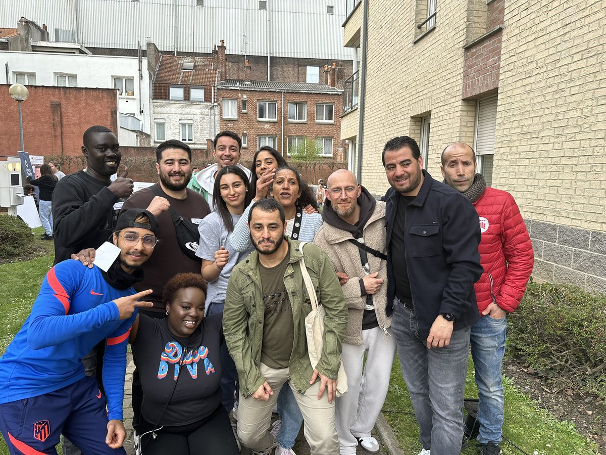 t_makki's tweet photo. Inauguration du terrain de pétanque à l’espace du Mont’erre Lieu du CSC Roger Salengro. Projet réalisé en lien avec les habitants , Tisserin Habitat , Le Gapas et les compagnons bâtisseurs. De nombreux habitants et partenaires ont participé à cet action novatrice . Bravo 👏 👏👏 https://t.co/yDMrCx5KlV
