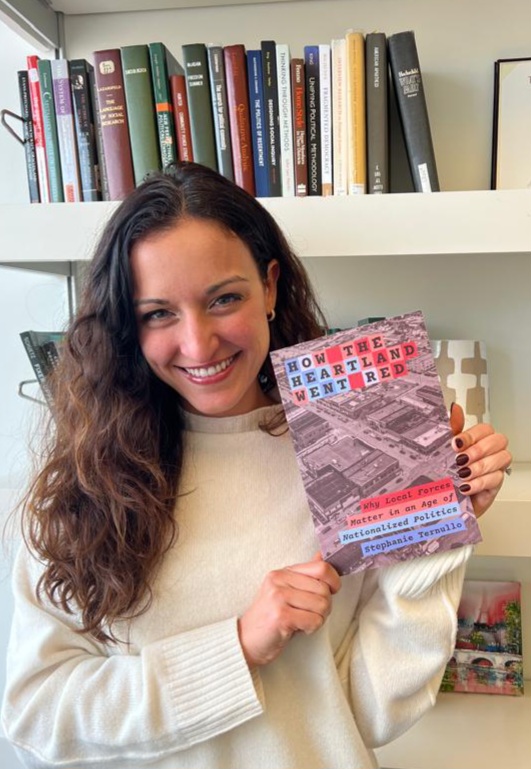 Finally holding my copy of How the Heartland Went Red! My new book examines how place intersects with race, class, and religion in shaping the rightward turn in the industrial Heartland. Get your own copy here: press.princeton.edu/books/paperbac….