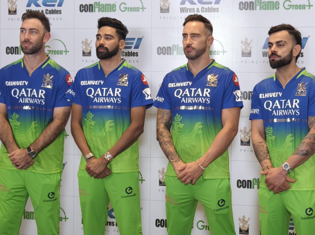 Royal Challengers' away jersey is inspired by Multan Sultans in the PSL. So good to see the influence on PSL on IPL teams 🇵🇰🇮🇳♥️ #IPL2024