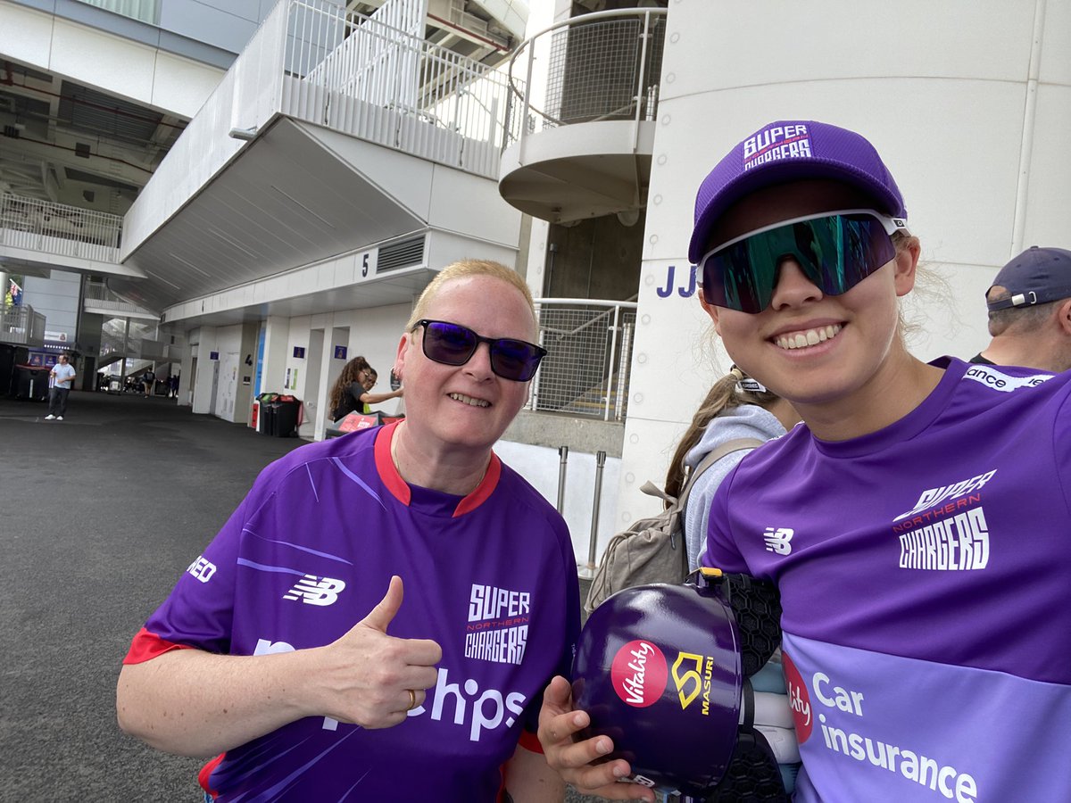 After being in the nets at Lords, Phoebe Litchfield was happy to have a selfie! 
The whole team were brilliant with fan engagement 🟣
#TheHundredDraft #thehundred