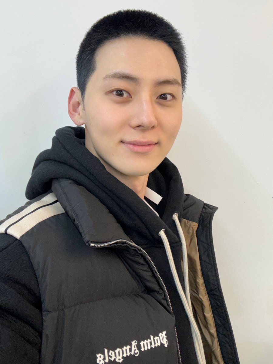 Nuest_2012's tweet photo. 1 of 4. 

Serve well our 4th 🦊 Come back safely, we'll wait 🫡 https://t.co/N5Ycoho0qC