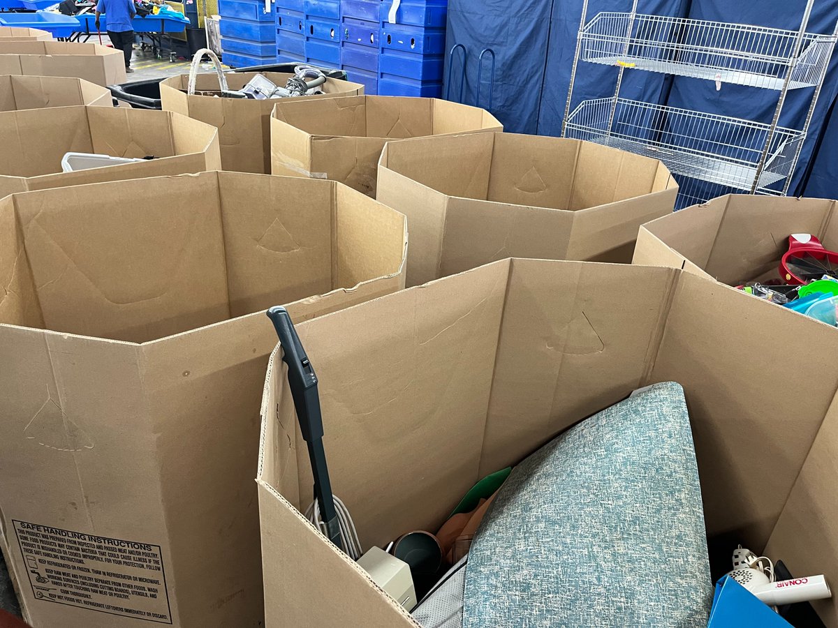 Goodwill’s unsold items are sold domestically or internationally to be repurposed or recycled! kNOw Waste Education staff and Ambassadors toured the Goodwill 2nd Chance Outlet learned about how they process donations and prepare unsold items for shipping. #kNOwWasteWednesday