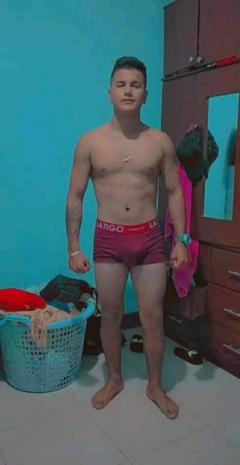 Lzvelez1995's tweet photo. Que rico macho 😋🤤 https://t.co/2BS3mWWbgX