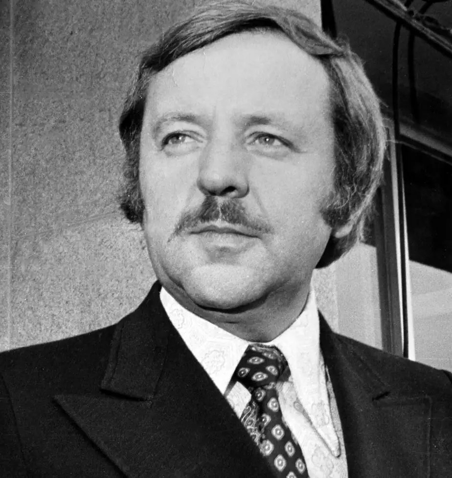 Mes plus sincères condoléances à la famille et aux proches d'Yves Michaud. 
Au-delà de son parcours exceptionnel, je ne voudrais pas qu'on oublie à quel point Yves Michaud était un vrai orfèvre de la langue française.
Une langue qu'on aime est une langue qu'on soigne.