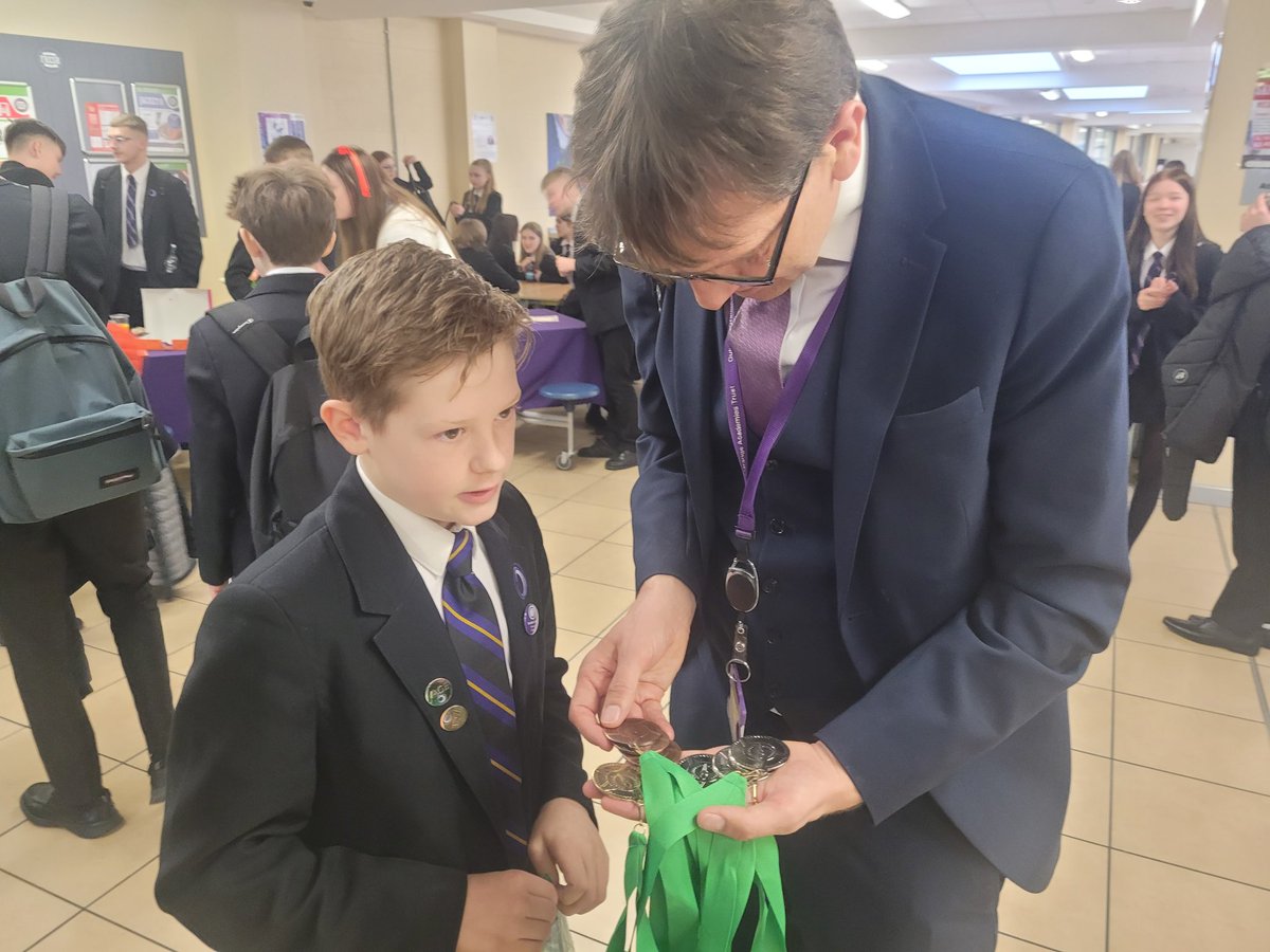 Outwood_Valley's tweet image. 🌟  Wow Wednesday 🌟 

A few snapshots of students (and staff) loving learning at OAV.

#LovetoLearn #ThirstForLearning #ValuedAtValley