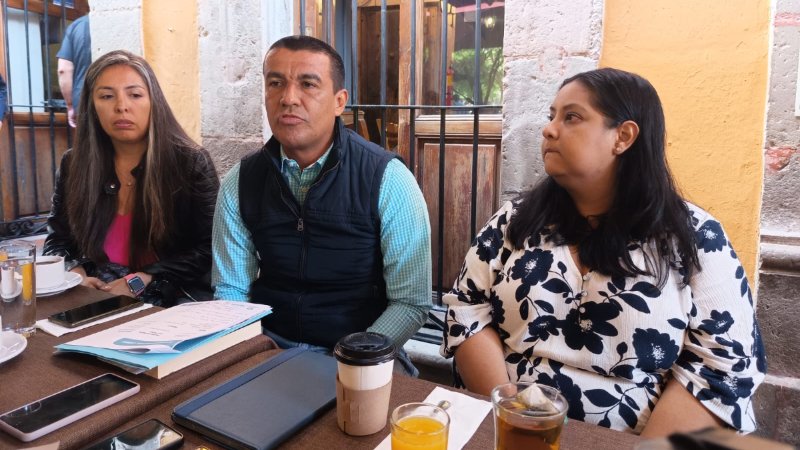 #Metropolitano Asociación Civil Miztontli piden regular a los paseadores de perros en Querétaro

Alicia Lobato indicó que como un primer paso se realizará un padrón para que los dueños de perros puedan verificar que hay paseadores capacitados.
bit.ly/3IJRQYo