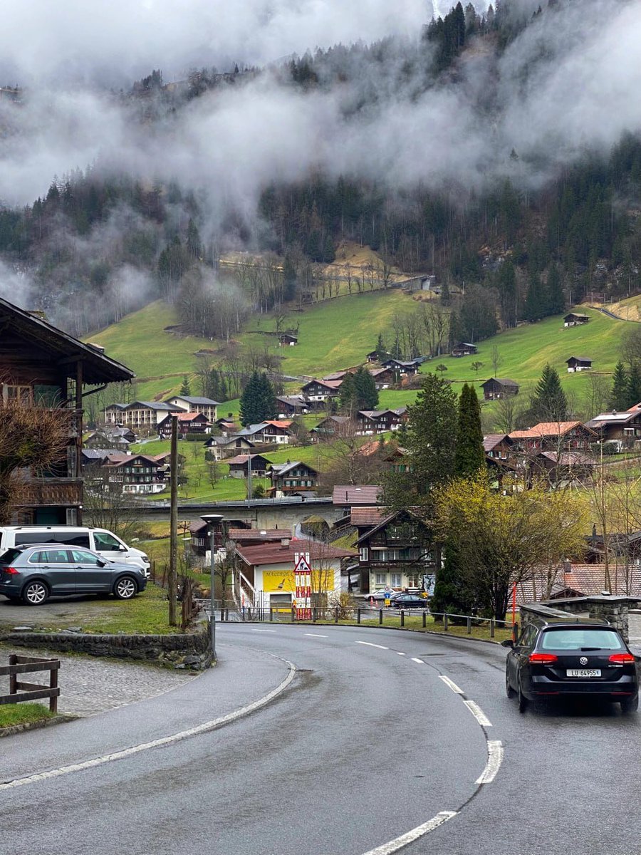 PLLAddictsBRd's tweet image. The snow-capped mountains are wrapped in clouds and mist, just like a fairyland in a dream