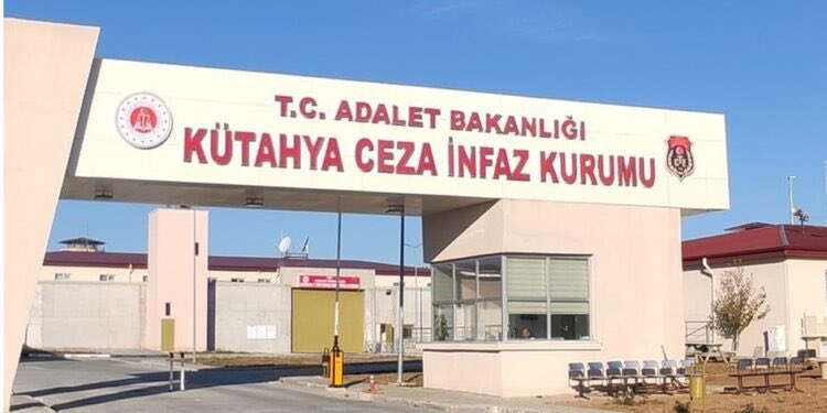 Mehmet Ali Çekici/ Kütahya Cezaevi müdürü

Çekici, tamamen keyfi bir tutum ile denetimli serbestlik hakları gelmiş olan 14 mahkumun tahliyesini engelledi. 

KütahyaCİKte ZulümVar
