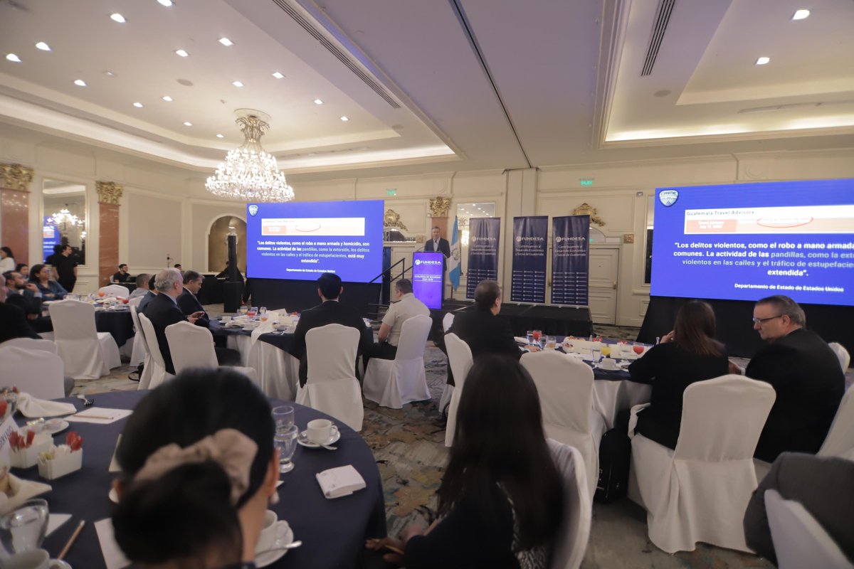 TuPistaGt's tweet photo. En el foro Estrategia de Seguridad 2024-2028 de @FUNDESA, @salva_paiz, presidente de Crime Stoppers Guatemala, expuso los resultados obtenidos gracias al trabajo comprometido de las autoridades y a la valentía de los ciudadanos que denuncian.

#Seguridad #DenunciaAnonima https://t.co/S4AdyZ0fNL