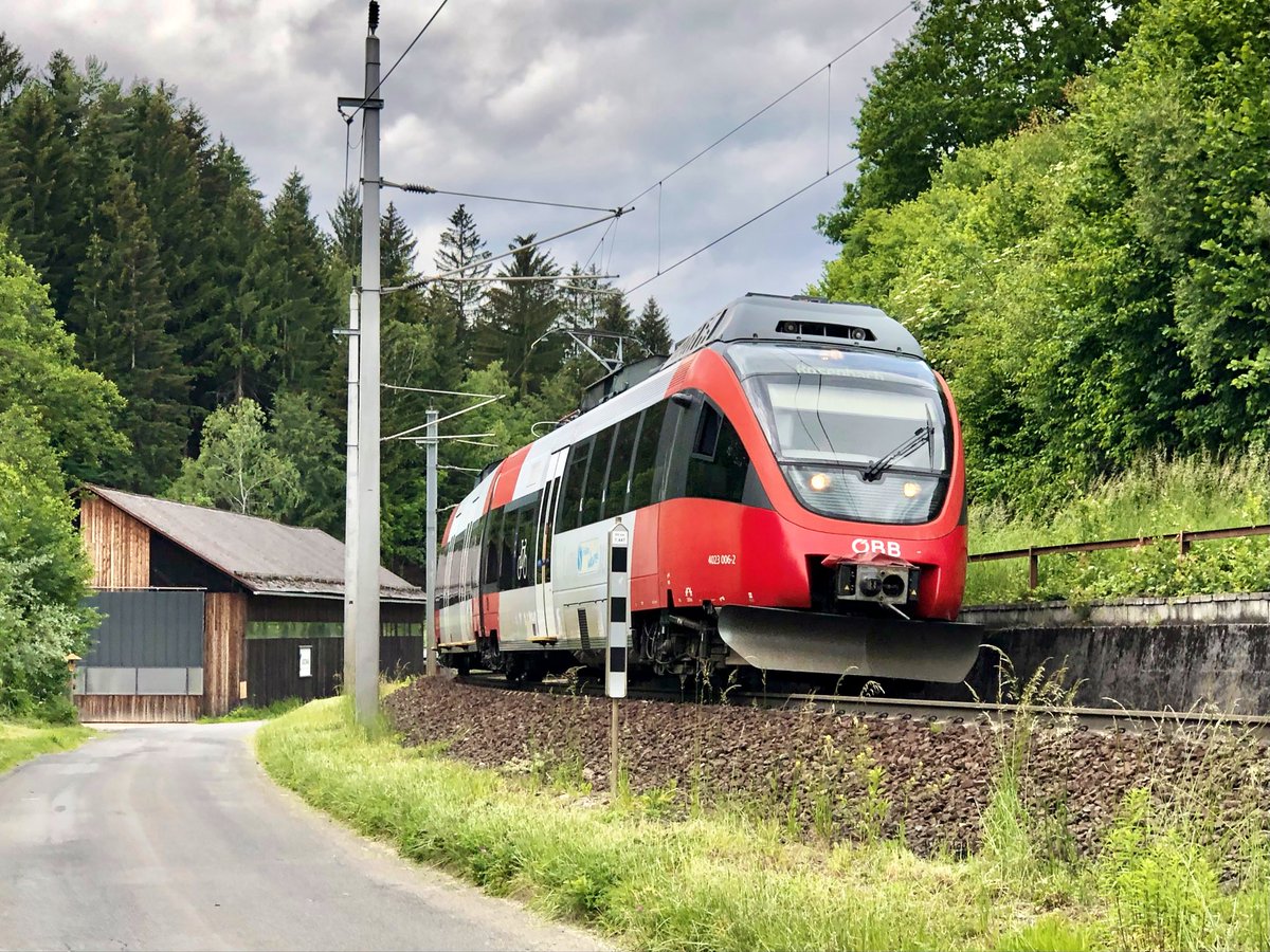 AndreasWiede's tweet photo. An #ÖBB 🇦🇹 #Talent EMU seen near #Finkenstein, working a #Villach area S-Bahn service in June 2020. What seems to be a sleepy single-track line in rural #Austria is, in fact, part of one of Europe’s major transit corridors: the #Istanbul- and the #Hellas-Express once passed here. https://t.co/sbnOVBfXFH