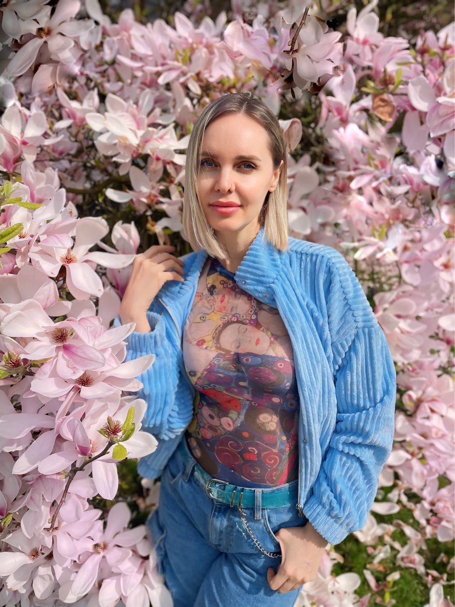 Embracing the beauty of blossoms! 🌸 There's something truly magical about the season of blooms, where every corner bursts with vibrant colors and fragrant scents. But standing amidst the enchanting magnolia trees takes my breath away every time🌿💖