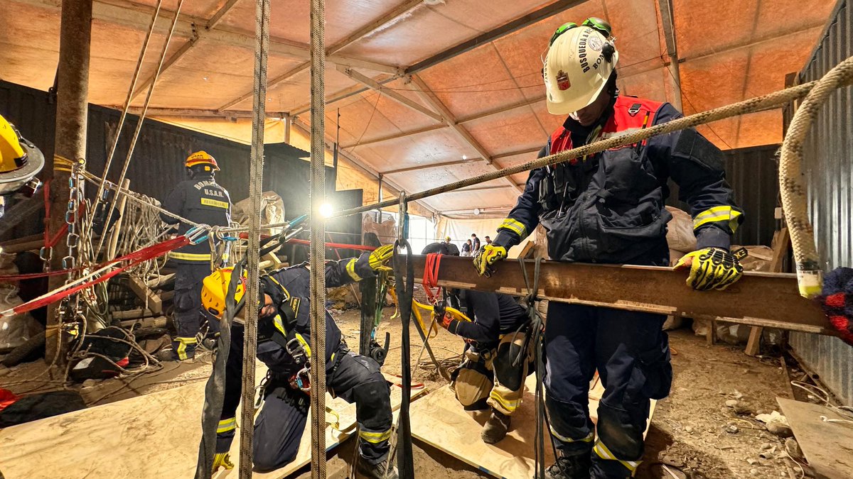 USARNunoa's tweet photo. Nos encontramos trabajando con parte de nuestro equipo en apoyo local al Cuerpo de Bomberos de San Bernardo. @comandante_cbn @BomberosdeChile https://t.co/rc9E95XVqp