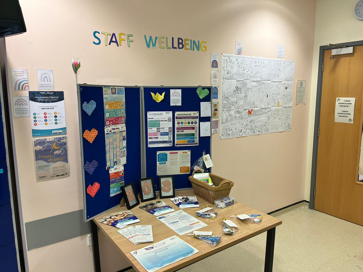 Today we made a staff wellbeing station within our break area. #colourtherapy #ward203 #origarmi @PoxonDani @UHDBTrust @UHDBWellbeing