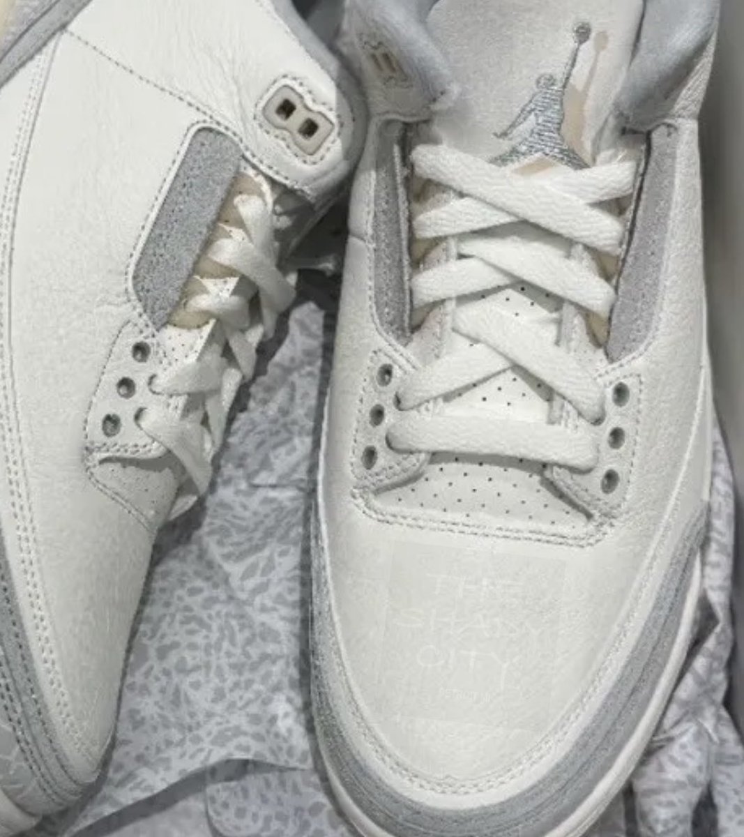 TheShadyCity's tweet photo. Eminem walked the walk of fame in the the ‘Jordan 3 Retro
Craft Ivory’ Jordan’s at Dr. Dre’s Hollywood ⭐️ ceremony #Eminem #jordanretro3 #theshadycity #walkoffame #jordans https://t.co/gBYqnbAaMs