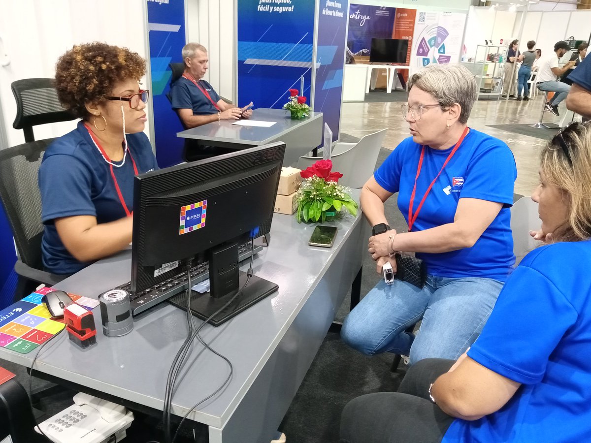 <a href="/CorreosdeCuba/">Correos de Cuba</a> aprovecha la oportunidad y tramita sus solicitudes con la ejecutiva de Oficina Empresas #DVLH, en la XIX        Feria Internacional de #Informatica2024. #Cuba <a href="/ETECSA_Cuba/">ETECSA</a>