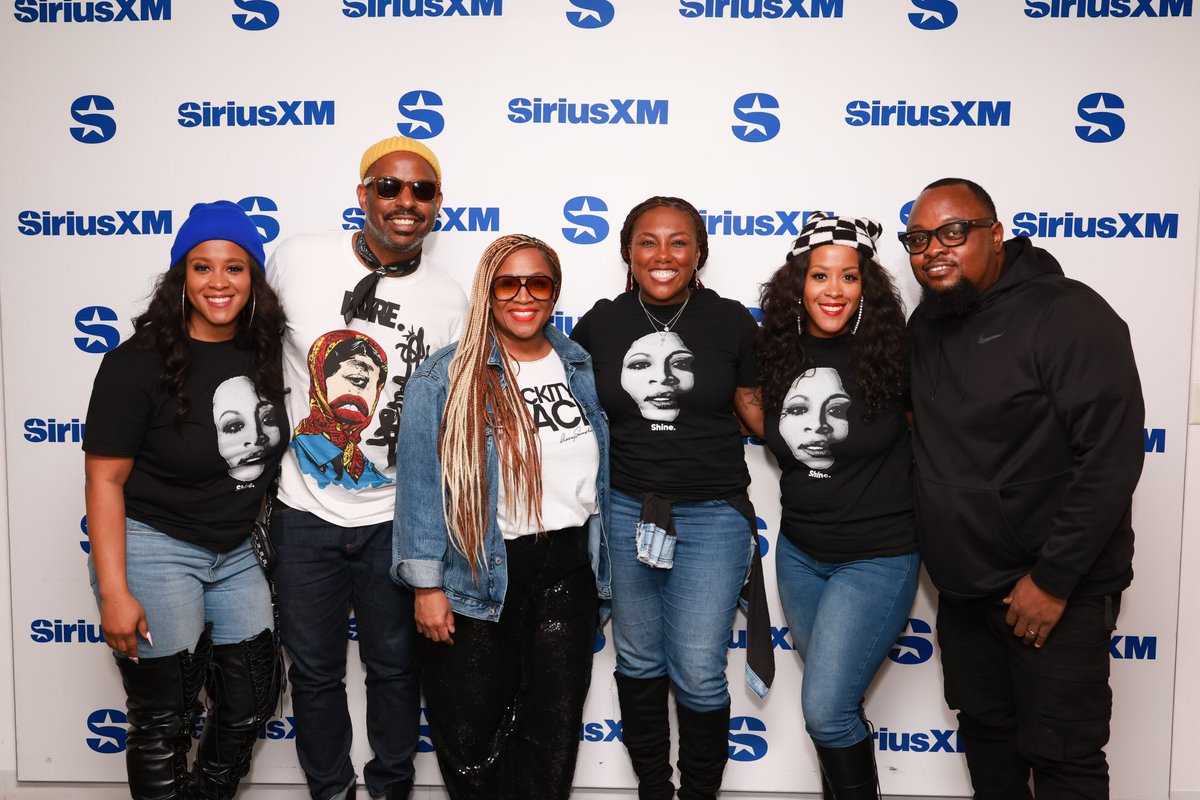AverySunshine's tweet photo. We had the best time at @SIRIUSXM yesterday!!! Thank you to the @HearHeartSoul family. 😘😘 If you missed our set you can tune in this Saturday & Sunday to catch it again! #KeepShinin #ShineNoMatterWhat https://t.co/iLxJiK5b0g