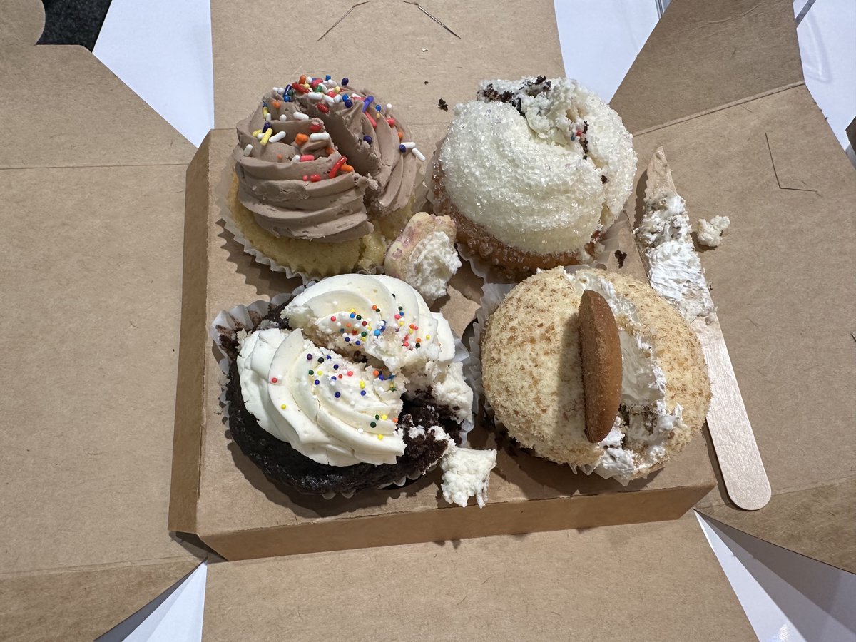 studioego's tweet image. Nvidia GTC 2024 Day3
NVIDIA GTC staff gives cookies 🍪 for my company booth. #NvidiaGTC2024 #nvidia #gtc2024  #gtc