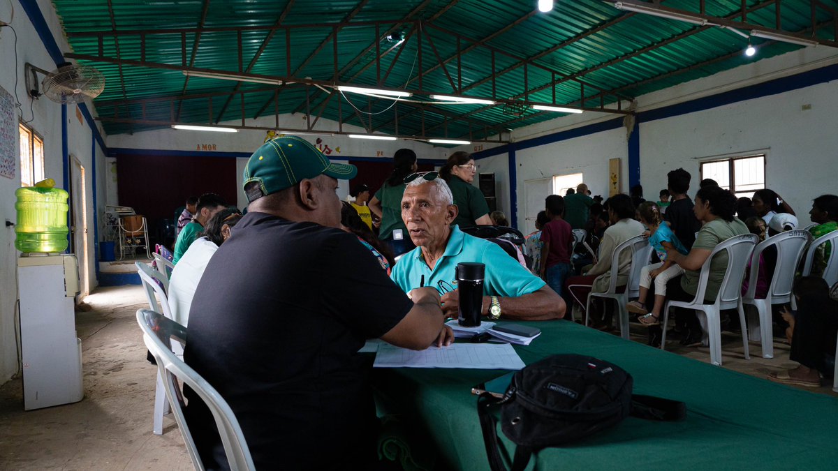 mcboalcaldia21's tweet photo. La jornada de salud contó con vacunación, despistaje de diabetes e hipertención, pediatría y entrega de medicamentos para el beneficio de los vecinos de esta parroquia en el oeste de Maracaibo. https://t.co/WQzkIclTqM