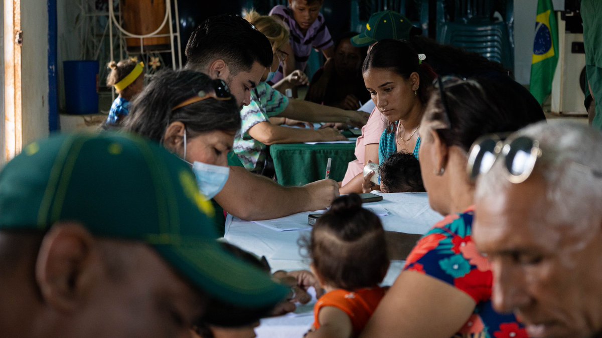 mcboalcaldia21's tweet photo. La jornada de salud contó con vacunación, despistaje de diabetes e hipertención, pediatría y entrega de medicamentos para el beneficio de los vecinos de esta parroquia en el oeste de Maracaibo. https://t.co/WQzkIclTqM