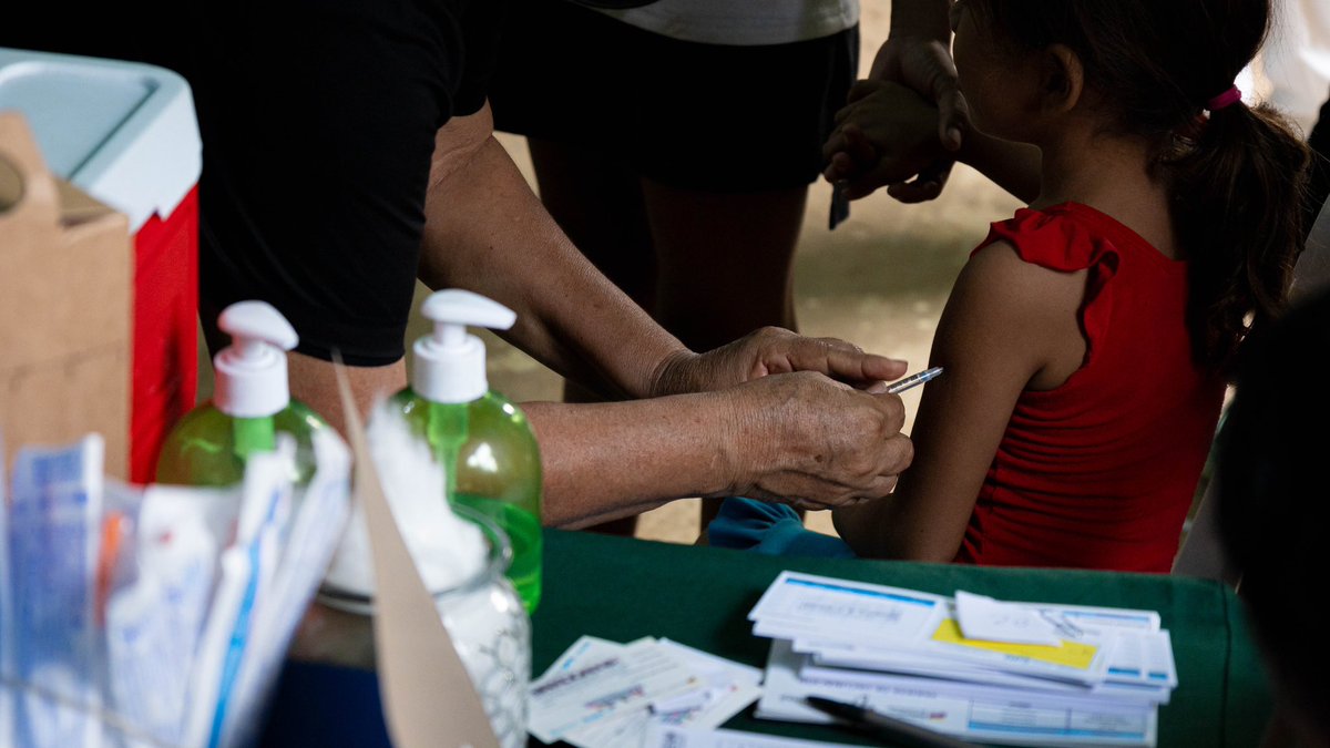 mcboalcaldia21's tweet photo. La jornada de salud contó con vacunación, despistaje de diabetes e hipertención, pediatría y entrega de medicamentos para el beneficio de los vecinos de esta parroquia en el oeste de Maracaibo. https://t.co/WQzkIclTqM
