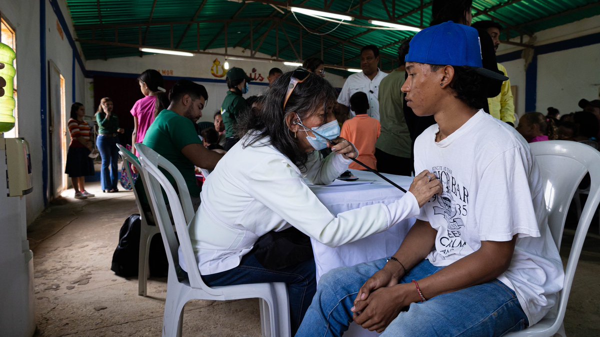 mcboalcaldia21's tweet photo. La jornada de salud contó con vacunación, despistaje de diabetes e hipertención, pediatría y entrega de medicamentos para el beneficio de los vecinos de esta parroquia en el oeste de Maracaibo. https://t.co/WQzkIclTqM