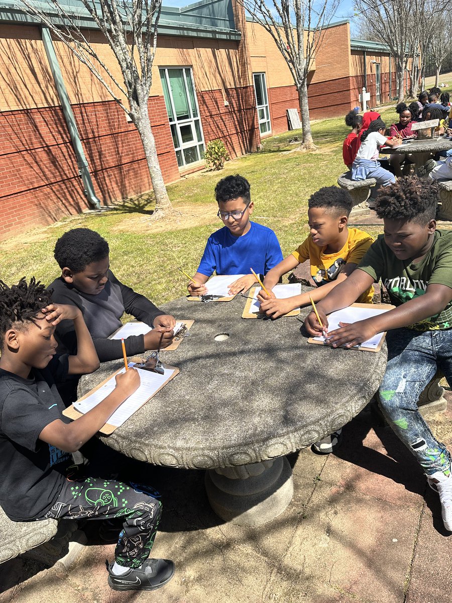 It’s such a beautiful day out, so why not have a writing lesson outside ? Scholars were fully engaged in their narrative writing task. They were asked to utilize the setting around them, involve sensory details, dialogue, and characters to their writing. #STES #WorldClass #IB