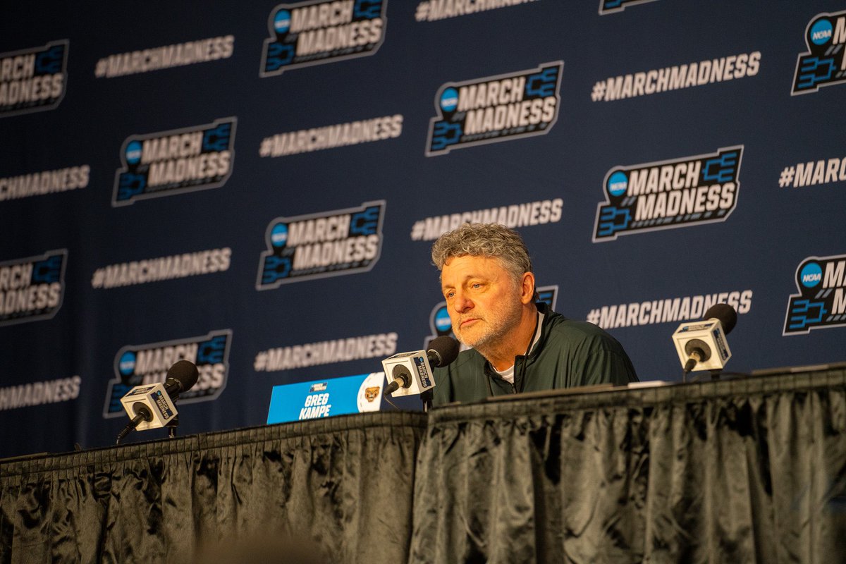 Ready for the spotlight 🎙️

#MarchMadness