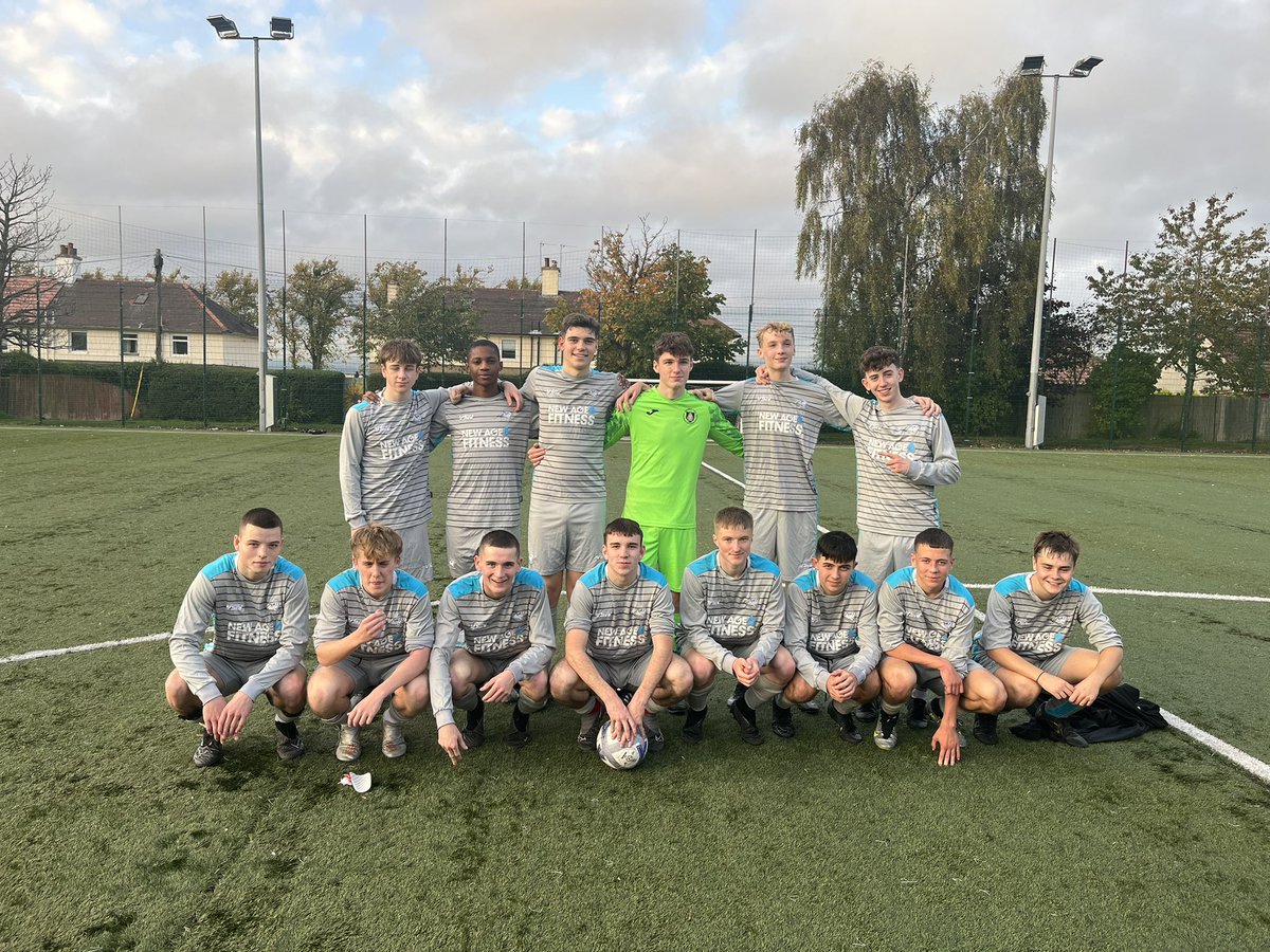 SL_THS_PE's tweet photo. 𝗨𝟭𝟴’𝘀 𝗥𝗘𝗦𝗨𝗟𝗧 | ⚽️

Trinity HS 5-2 St Andrews

Another good win digging deep tonight sees us qualify for the final of the Lanarkshire Cup!! Looking forward to a great game vs @braidhurstpe 

Scorers:
Mauchin ⚽️⚽️
Kerr ⚽️⚽️
Gray ⚽️

MOTM:
Thomas Gray 🔥

#THSBallers https://t.co/J8uJ2RiGSW