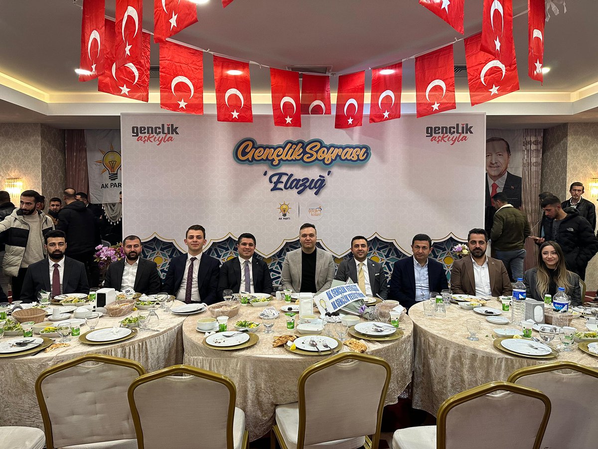 avyusufibis's tweet photo. Elazığ’dayız. 🙋🏼‍♂️

Tüm ilçeleriyle seçim çalışmalarına hız kesmeden devam eden @akgenclikelazig İl ve İlçe Yönetim Kurulu Üyelerimiz ile iftarımızı açtık.

Rabbim tuttuğumuz oruçları kabul ve makbul, kardeşliğimizi daim eylesin. https://t.co/YcDHUHjhVH