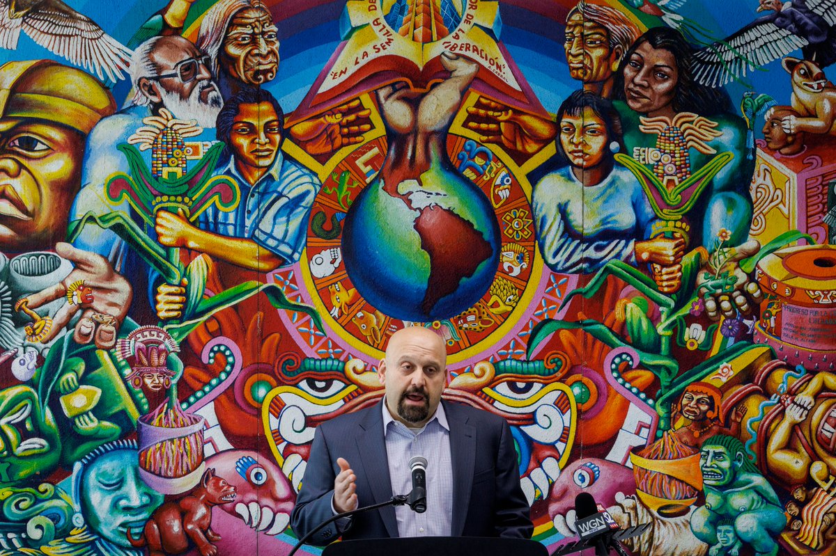 mandophotos's tweet photo. Best backdrop of the year.

David Fish, founder of Fish Potter Bolaños, speaks with members of the press after announcing his $100,000 donation to the Instituto del Progreso Latino to fund services for migrants at the Instituto Health Science Career Academy Wednesday in Chicago. https://t.co/DG9DMWlrhF