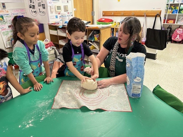 dallasschools's tweet photo. ππ Inside the Classroom:
Kindergartners at @CREWatDISD practice their bread-making skills after learning about Colonial Times in their Amplify unit, discovering that roles like bread makers helped keep communities thriving.
#TeachBeyondtheTest https://t.co/xXKNAArm1f