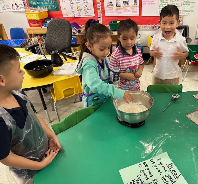 dallasschools's tweet photo. ππ Inside the Classroom:
Kindergartners at @CREWatDISD practice their bread-making skills after learning about Colonial Times in their Amplify unit, discovering that roles like bread makers helped keep communities thriving.
#TeachBeyondtheTest https://t.co/xXKNAArm1f