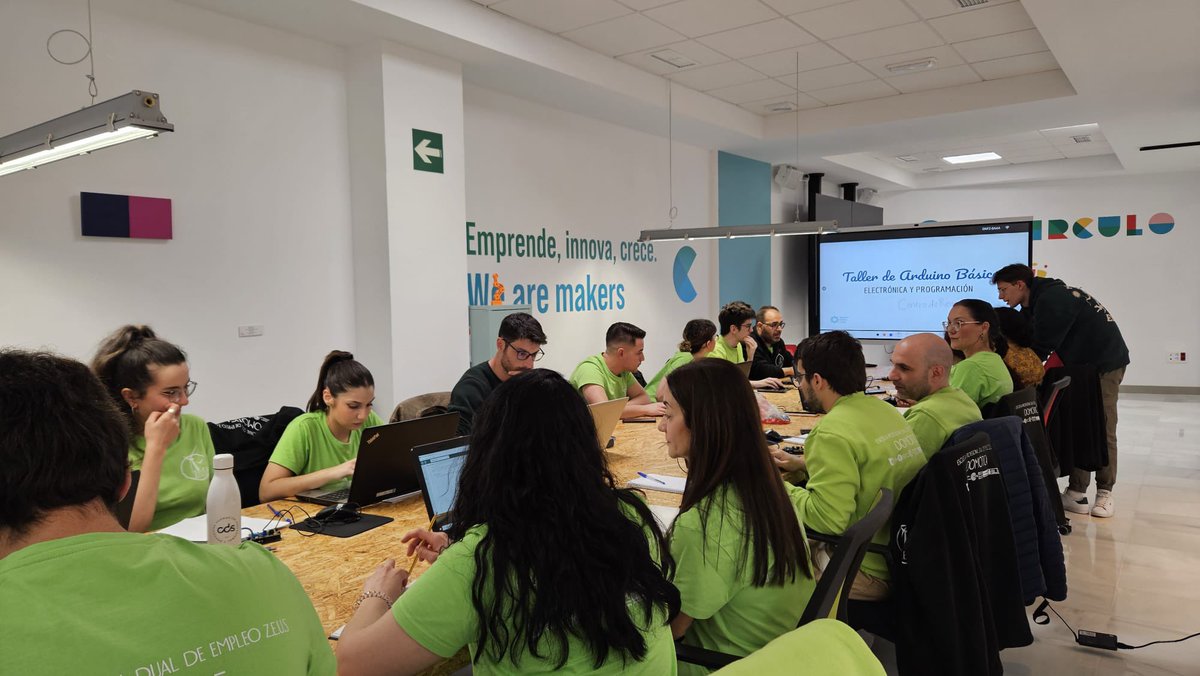 smartopenlab's tweet image. Hoy por la tarde #AlbertoQP @HardSoftTips de @smartopenlab ha impartido en @CircularFab un curso básico de @arduino en la semana @ArduinoWeekEx @DiputacionCC @DipCCTIC 

@infouex @SocialUex @Tad3Lab @JuventudCaceres @FablabBadajoz @LabMerida @ccmijesususon @XtreneMakerLab