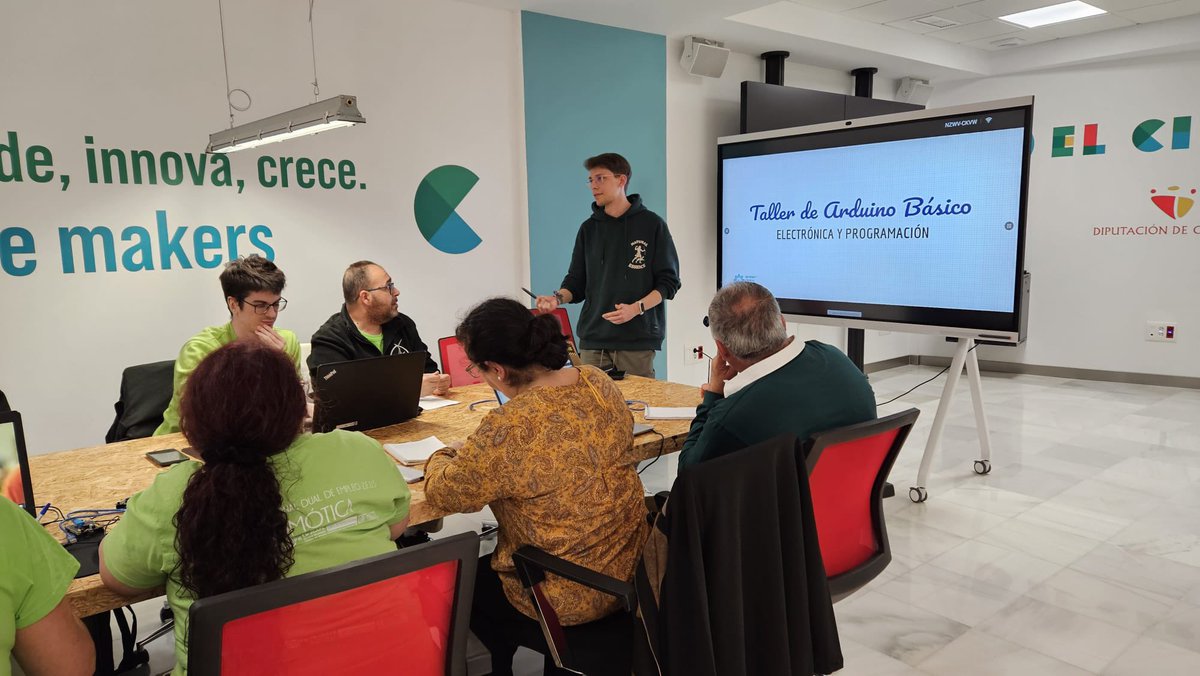 smartopenlab's tweet image. Hoy por la tarde #AlbertoQP @HardSoftTips de @smartopenlab ha impartido en @CircularFab un curso básico de @arduino en la semana @ArduinoWeekEx @DiputacionCC @DipCCTIC 

@infouex @SocialUex @Tad3Lab @JuventudCaceres @FablabBadajoz @LabMerida @ccmijesususon @XtreneMakerLab