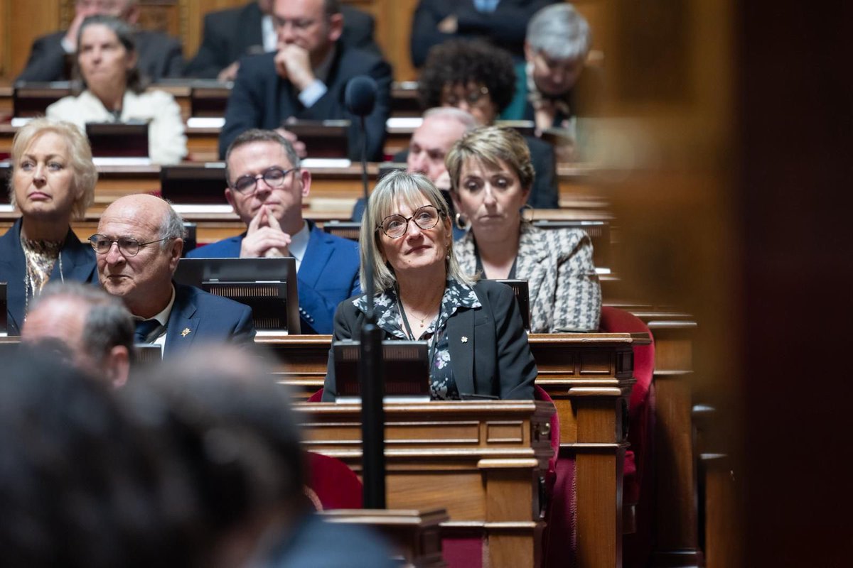 Émotion et pensées pour @YvesBouloux à mon arrivée au @Senat. Merci à la #Vienne86 qui m'a confié cette responsabilité, elle m’honore et m’oblige.