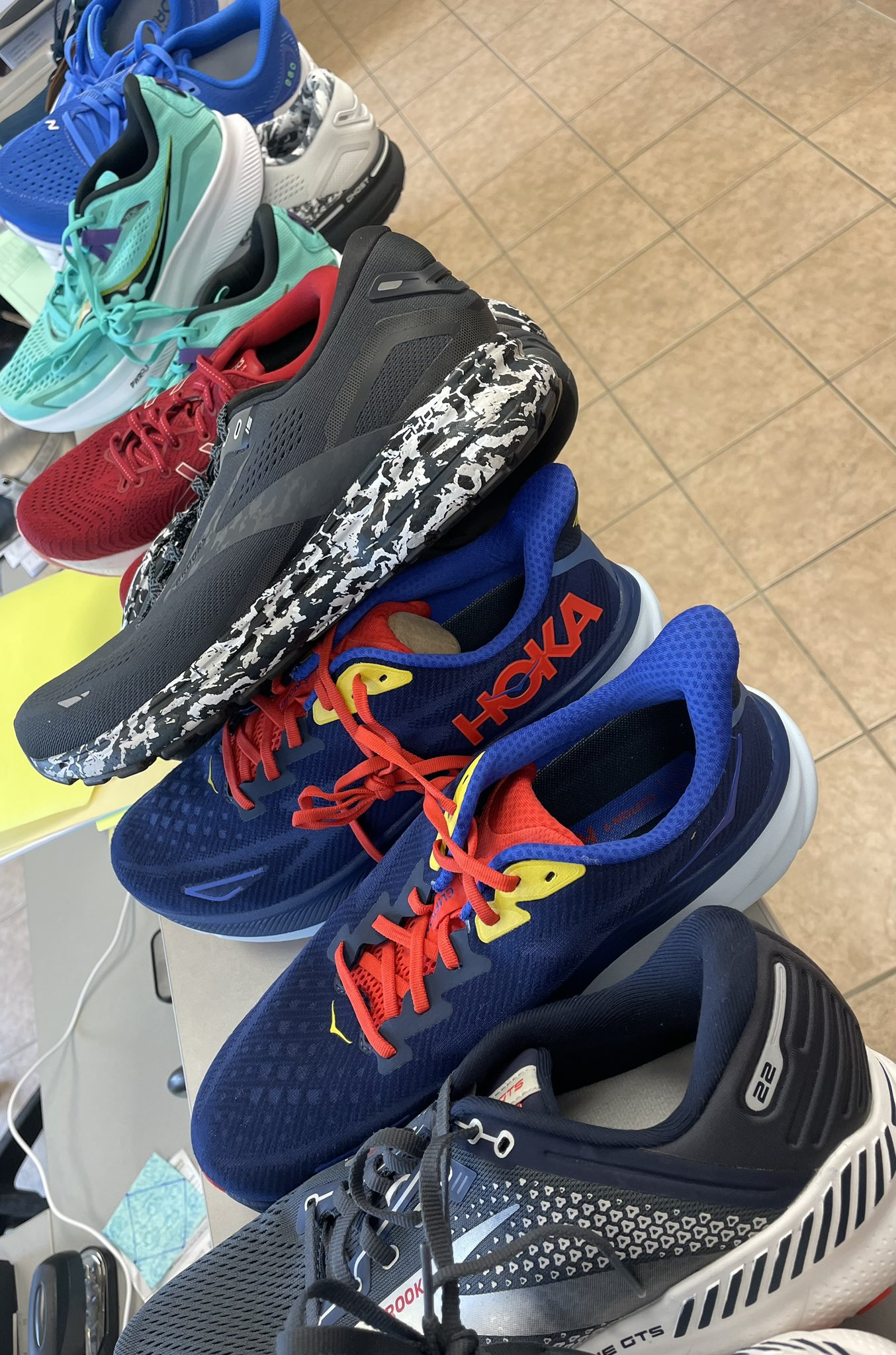 Glendale Secondary on X Big thank you to the RunningRoom in Stoney Creek for their generous donation to our students Your kindness and generosity are greatly appreciated here at Glendale These shoes